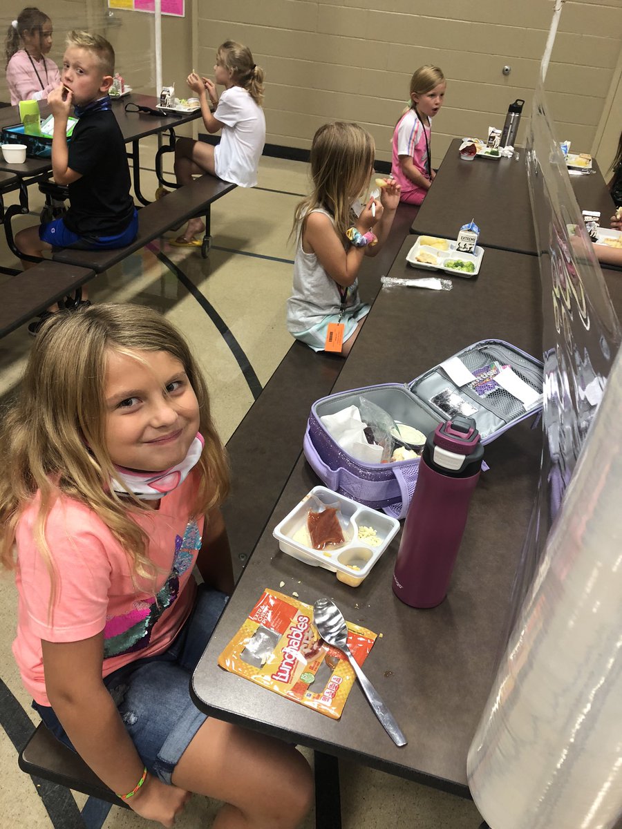 CVLittleLynx's tweet image. We can stay distanced but still enjoy lunch at College View. #cbcsd #cvpyp