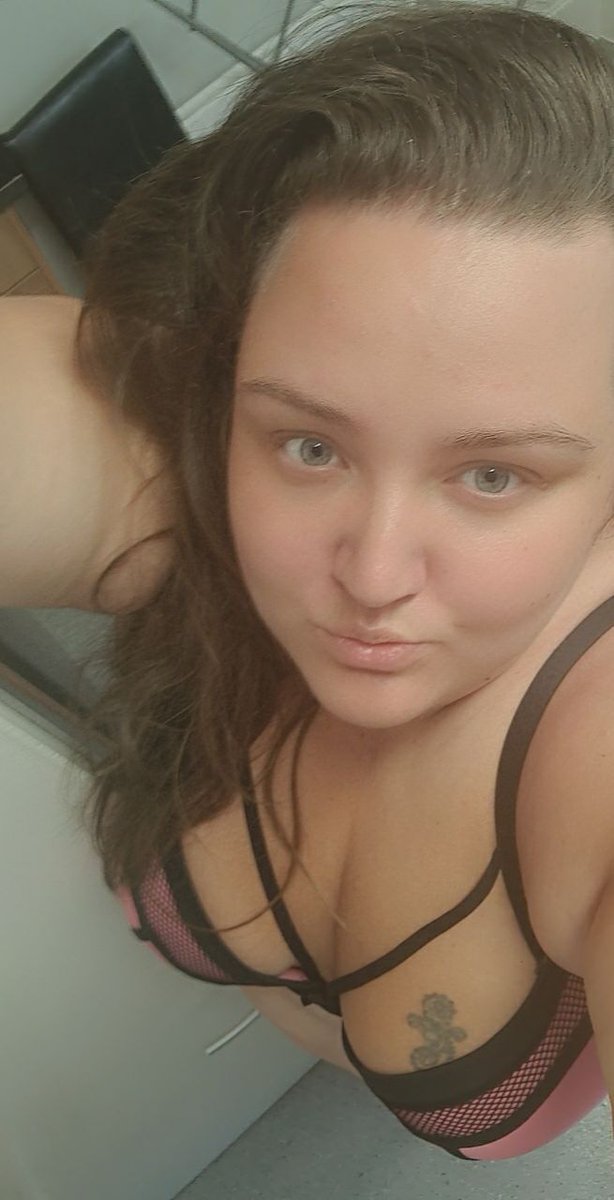 GoddessFibee's tweet photo. Bedtime for me, hope to wake up to some cheeky messages 💕
https://t.co/wlRTViYtaH

#OnlyFansPromo #bbw
#plussizeonlyfans #plussize #sugarbaby
#sugardaddy #domme #paypig #dominatrix https://t.co/GPe0bUUZMK