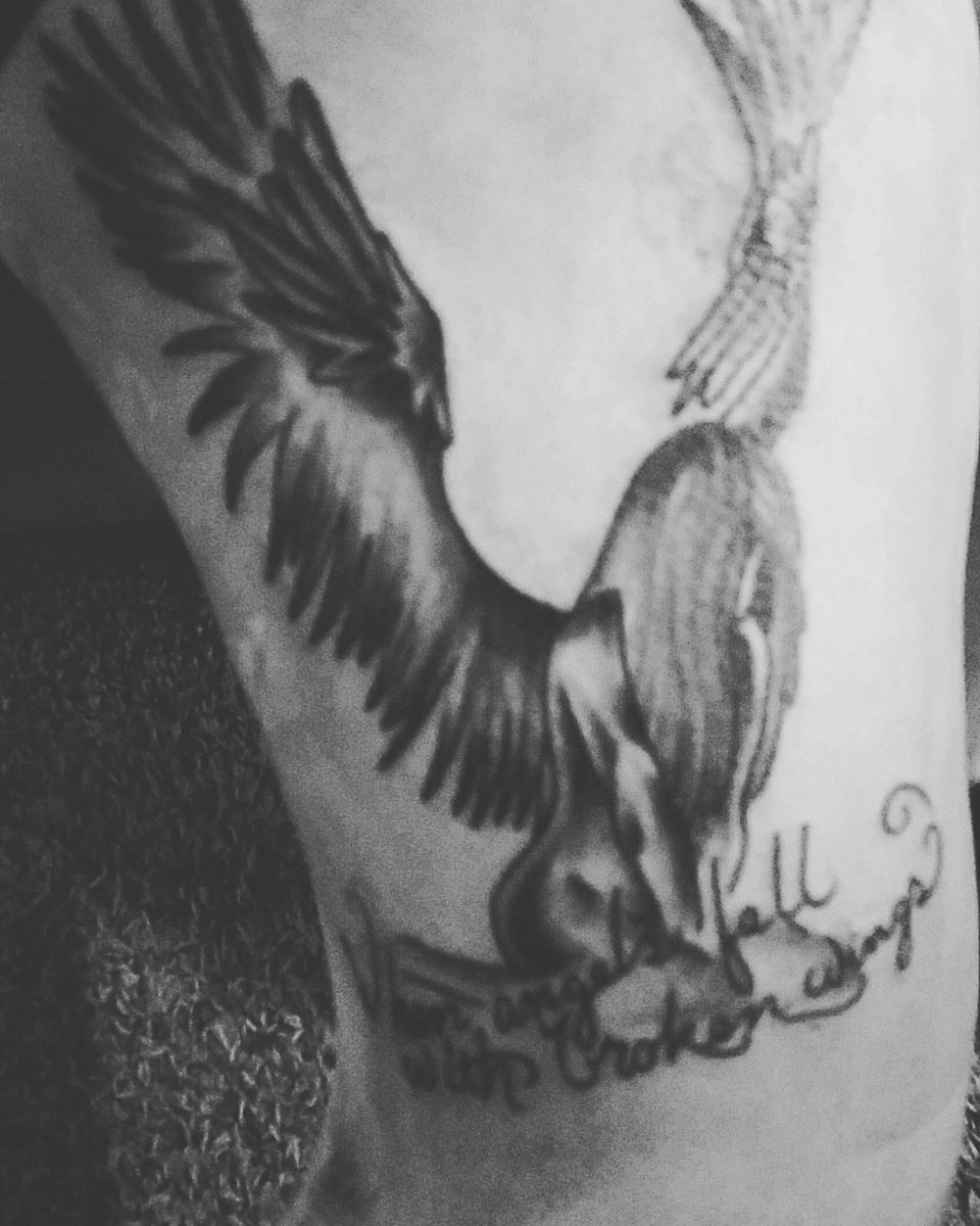 CaseyTeixeira's tweet image. When angels fall with broken wings 
#angelsfall #breakingbenjamintattoo #breakingbenjamin #benhead @breakingbenj