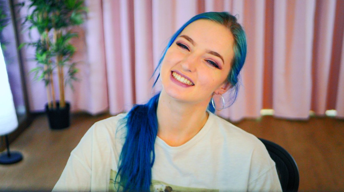 You might not know this, but this smile was all thanks to @Invisalign. Today, they're sponsoring my stream and we just might have some surprises to give away, so come hang out! #Invisalign #InvisalignSmile #SmileSquad #ad

✨; twitch.tv/littlesiha