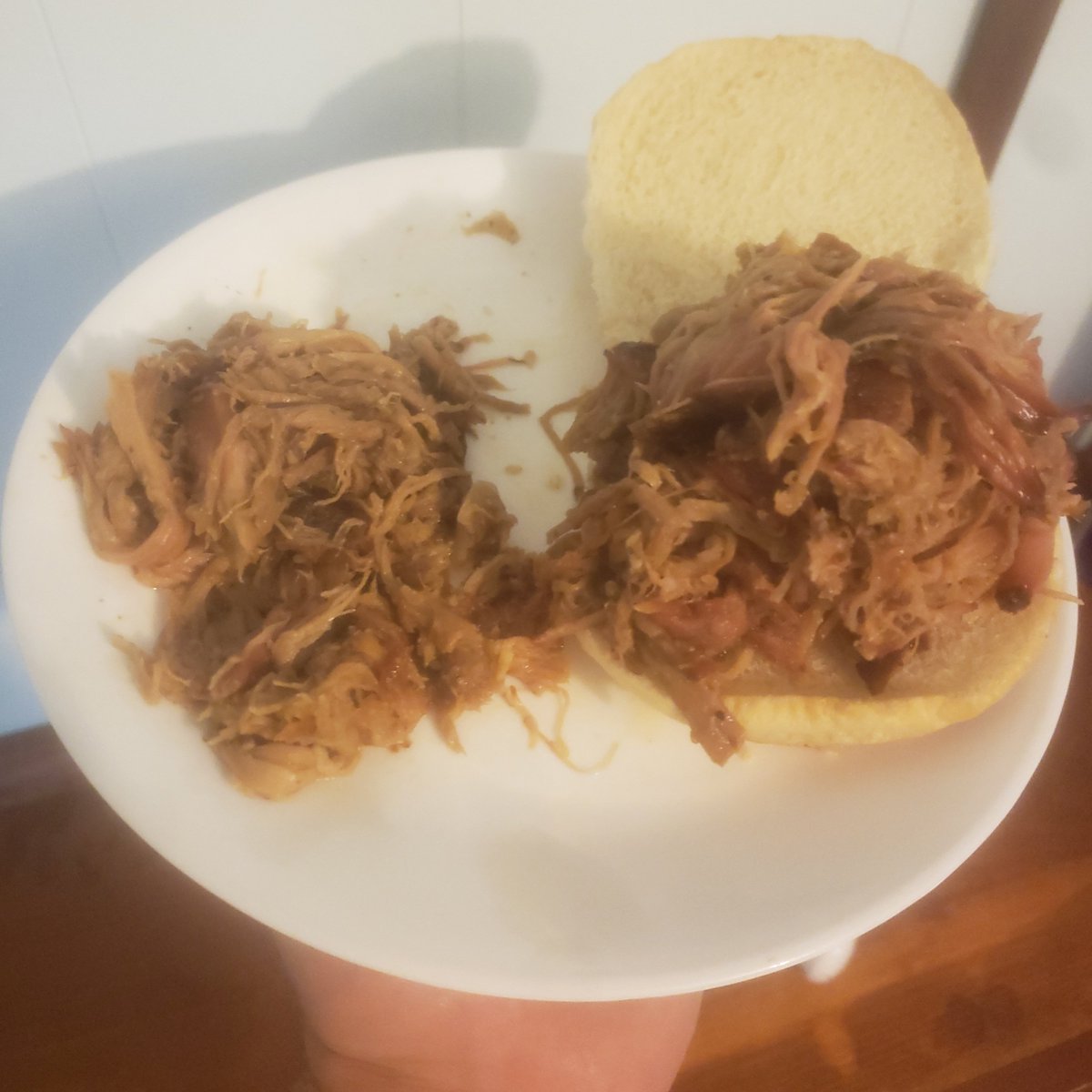 VIPvinnyD's tweet photo. Last of the pulled pork, been munching on it all week. Hate to see it go. So f'in good. #Dinner #Leftovers #NoWasting https://t.co/SEZjALBTsB