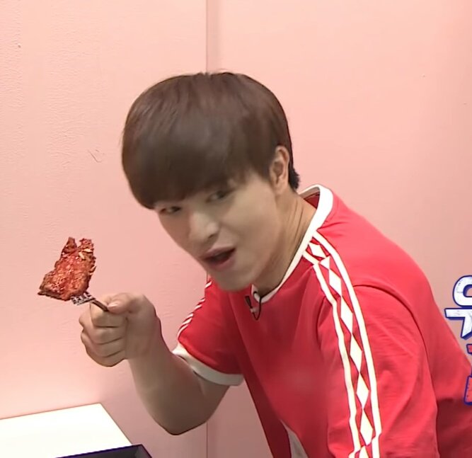 «30 Day Bias Challenge»D-10 - Bias eating chicken *inserts sungjae's chicken song  i'm sorry for the 1st pic dyedye HAHAHAHAHA #SUNGJAE  #성재  #BTOB  #비투비