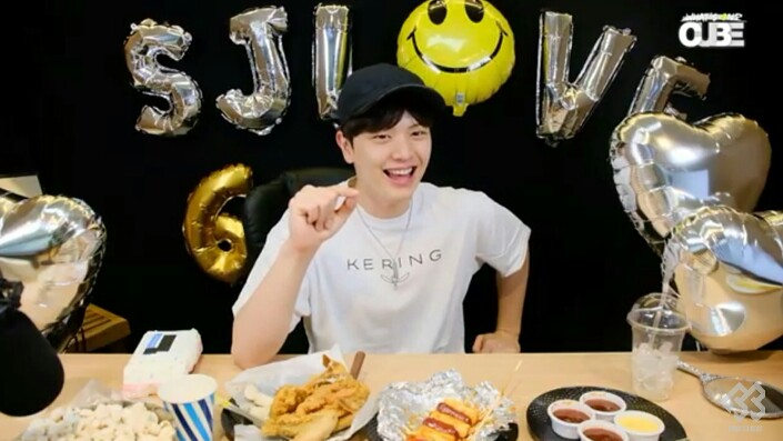 «30 Day Bias Challenge»D-10 - Bias eating chicken *inserts sungjae's chicken song  i'm sorry for the 1st pic dyedye HAHAHAHAHA #SUNGJAE  #성재  #BTOB  #비투비