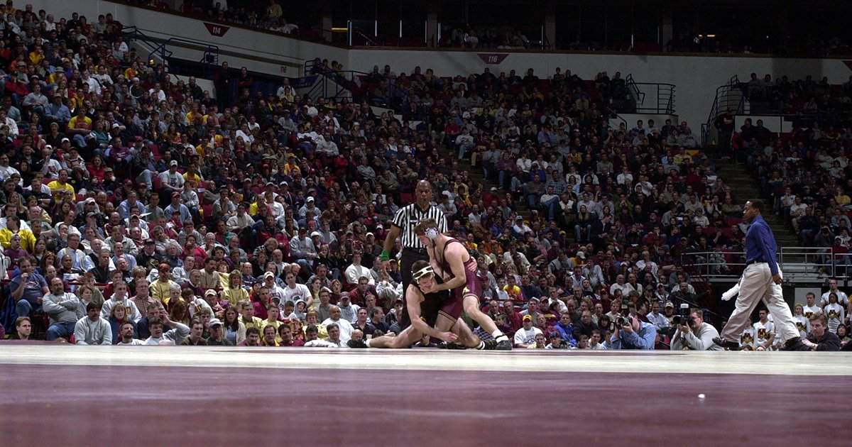 GopherWrestling's tweet image. Flashback to the 2002 Border Brawl...15,646 fans at Target Center watched #1 Gophers beat #2 Hawkeyes, 22-15

#GopherTough | #ThrowbackThursday