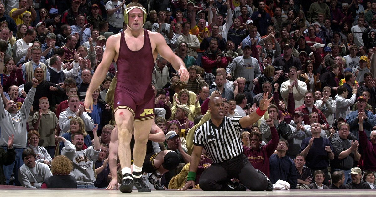 GopherWrestling's tweet image. Flashback to the 2002 Border Brawl...15,646 fans at Target Center watched #1 Gophers beat #2 Hawkeyes, 22-15

#GopherTough | #ThrowbackThursday