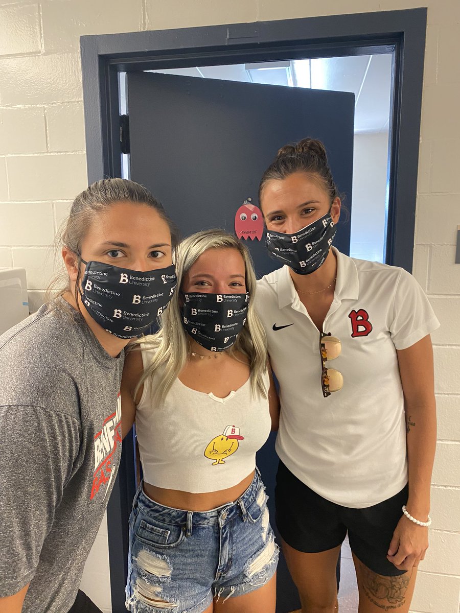 benuwbb's tweet photo. All the Freshies are here and we couldn’t be more excited!! ❤️🦅🏀 https://t.co/cQz8aDPZOM