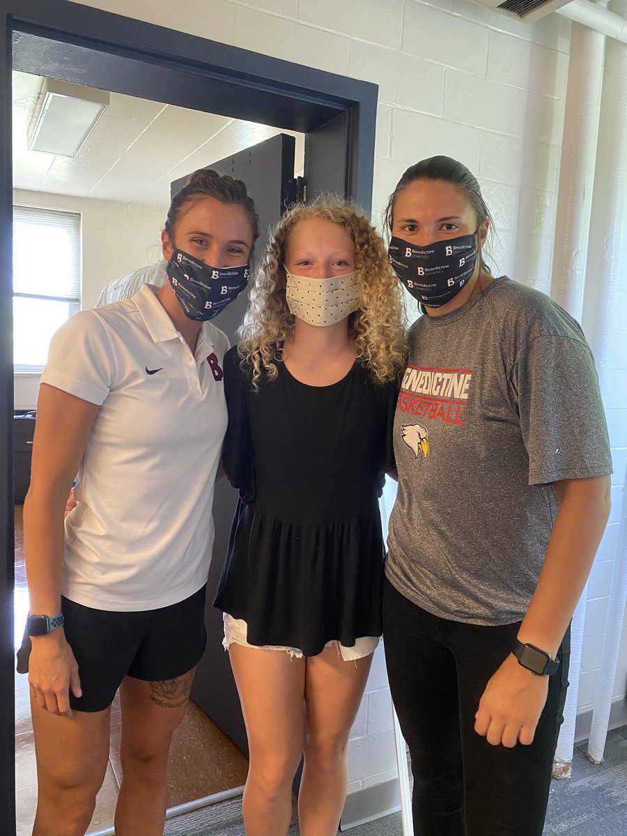 benuwbb's tweet photo. All the Freshies are here and we couldn’t be more excited!! ❤️🦅🏀 https://t.co/cQz8aDPZOM