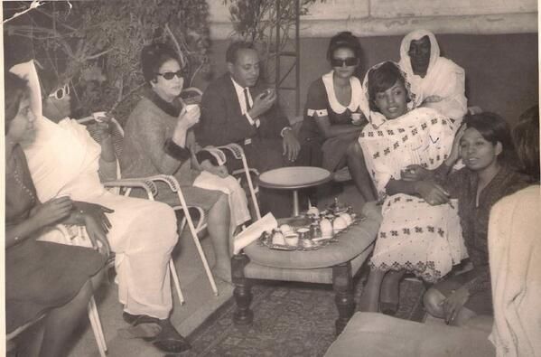 Kemudian Umm Kulthum maju lagi dengan mengukuhkan populariti beliau dengan mendaftar masuk ke Listening Comittee yang mana bertanggungjawab memilih lagu yang popular untuk disiar di laman radio. Beliau juga kemudiannya menajdi presiden Musician's Union.