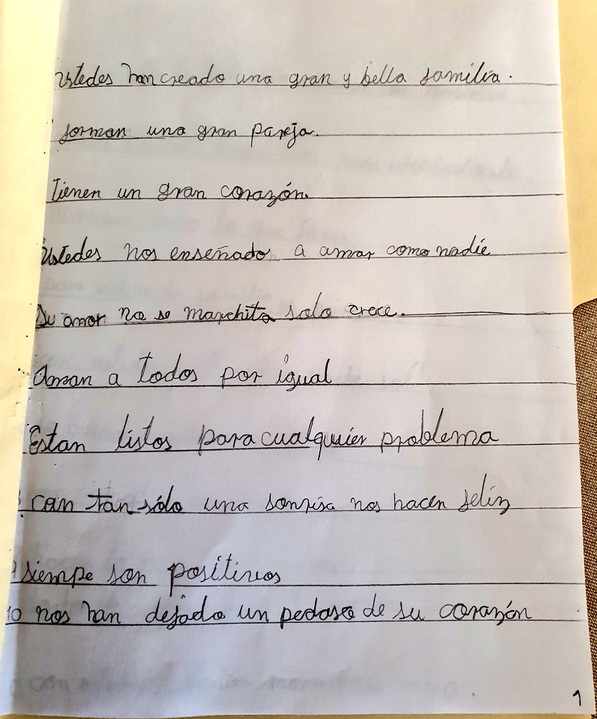 ManelichCC's tweet photo. Zazil tiene 9 años. Sus abuelos cumplieron 49 de casados y les hizo este peculiar obsequio. Que una pequeña sea capaz de escribir de corrido 100 razones por las cuales amar, confirma la teoría de que los adultos somos niños que se echaron a perder. https://t.co/SVERcvqdqv