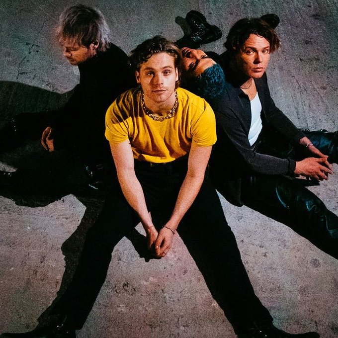 hoseokouture's tweet image. ¿podemos por favor apreciar la obra de arte en cuanto a fotografías, que calm trajo?

#5MonthsOfCALM