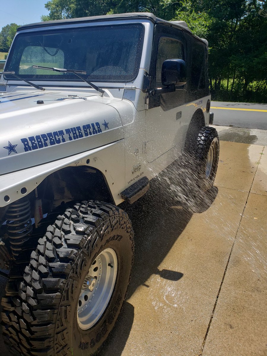 tigertail74's tweet photo. I miss diving my Jeep! Non weight bearing for 4 weeks. And she's a manual. 😭😭 #jeepfamily #tater #ineedwindtherapy #jeepgirls #Jeep #JeepLife  #DC4L @THEJeepMafia https://t.co/0AN9wrUwbc