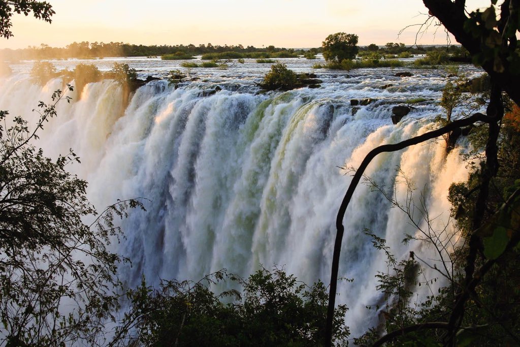 ZiFMStereo's tweet photo. #TheIgnition with @TeeKayZim & @MarcPoz
#FayaFriday with your favorite breakfast duo!
#OnAIR - Zimbabwe has amazing holiday destinations and we encourage people to take up local tourism !
What local destination would you like to visit & why?
#8InAugust https://t.co/9EZFgpFe0Q