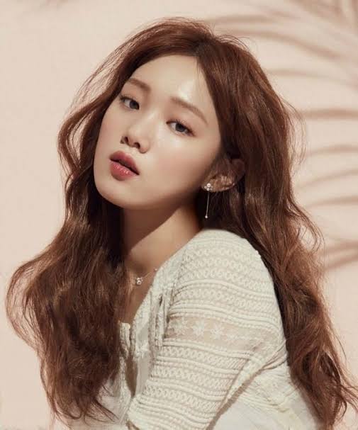  #LeeSungKyung• 30 years old (Aug 10, 1990)Latest drama: Dr. Romantic 2