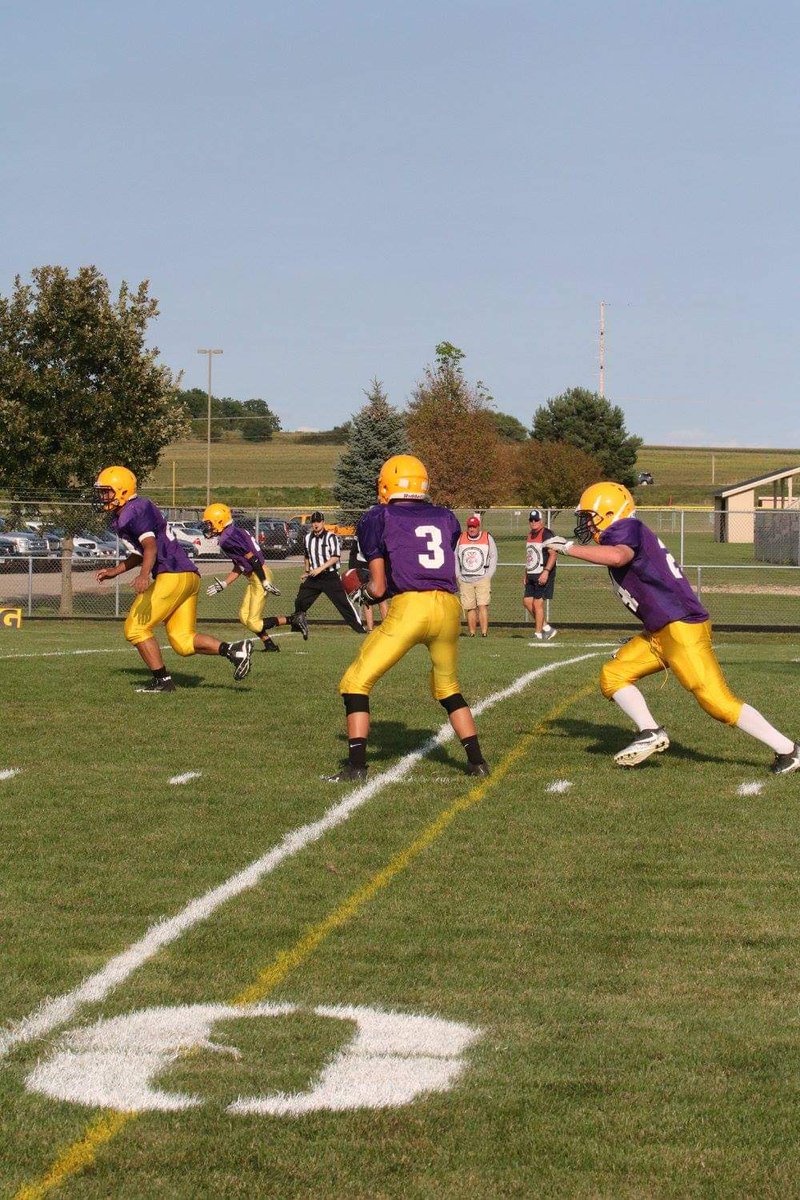 kblu54's tweet photo. #TBT first-ever HS football game for our 2021 seniors! They defeated Monroe 36-0 in a precursor to a great season! @MasonKirchberg ran for 199 yds &amp; 3 TD, @finley_gabe had a sack and Bennett Girten returned a fumble for TD! Great memories! @Grundahls6 @GrundahlTrace https://t.co/QWyEIZBLhc