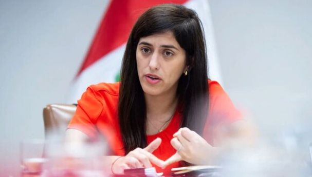 María Antonieta Alva: “No tenemos previsto un incremento de impuestos para sustentar el presupuesto público 2021”. La ministra de Economía presentó el Marco Macroeconómico Multianual 2021-2024 ► ow.ly/eccE30r6Hcu