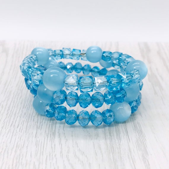 theoldvintageco's tweet photo. Vintage Blue Luster Moonglow Bead Bracelet. https://t.co/u56X0nZpRo #bluebride #lightblue #vintagecrystal #bluecrystal #triplestrand https://t.co/XKdnnUdvg9