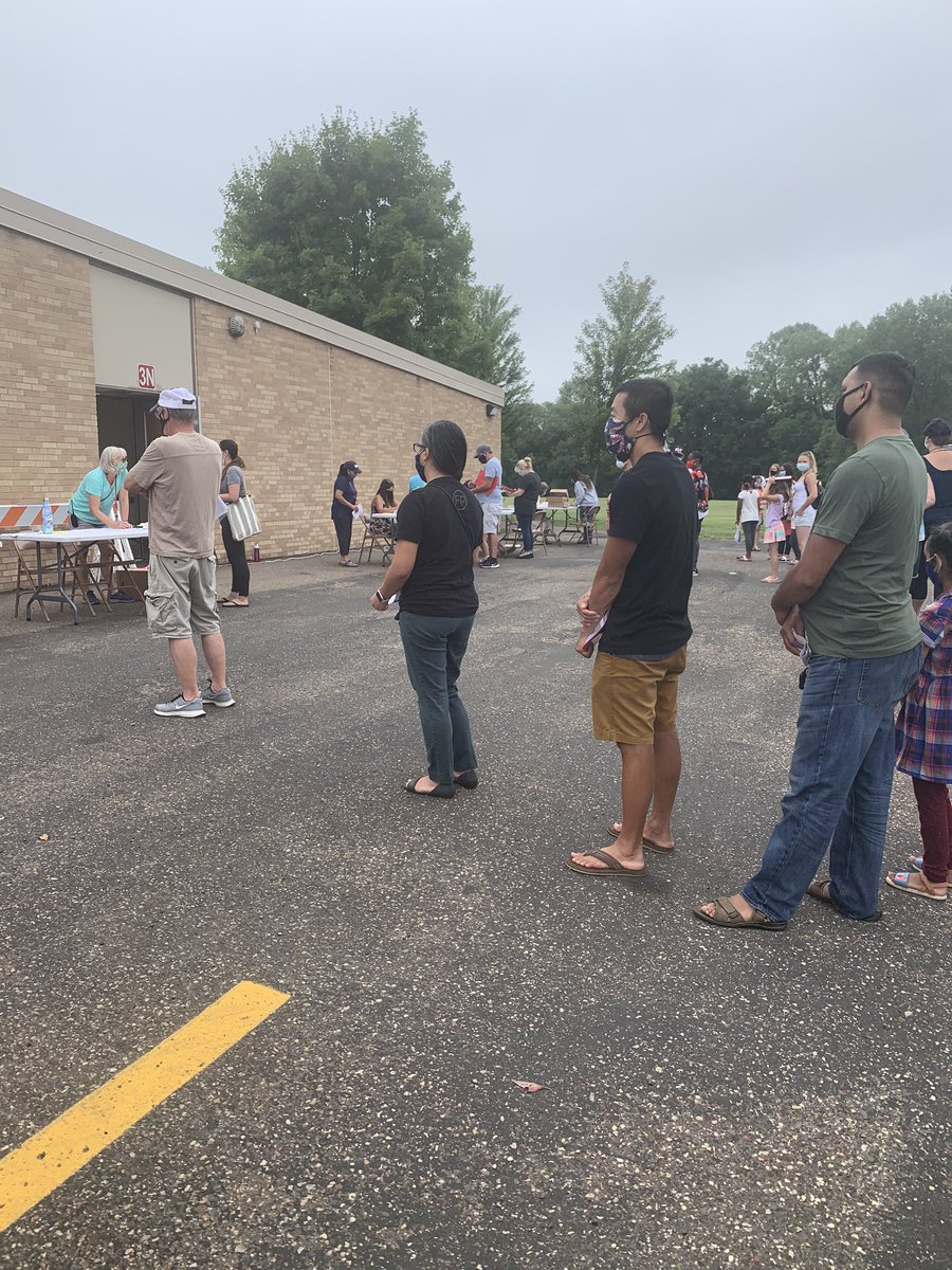 PangjuaXiong's tweet image. Today, we handed out devices to gear up our #weaverleaders for learning @isd622 . It was so great to see our families happy and ready to engage. We are being flexible and we are going to learn and lead together. We ❤️ Weaver Families.