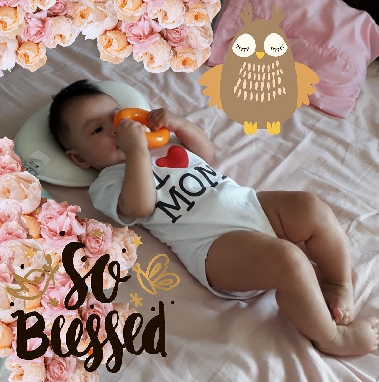 CojinMimosMex's tweet image. Que ternura de bebita🥰! Muchas gracias por compartirnos sus fotos e historias estamos para apoyarlos! 🤗 #cojinmimos #mimospillow #cojinmimosmexico #almohadaparabebe #cojinparabebe #plagiocefalia