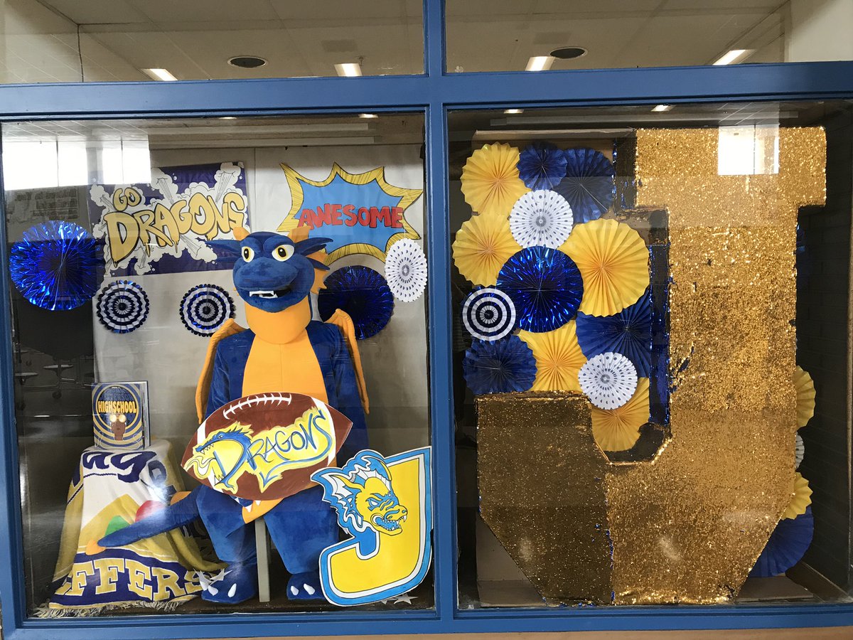 Ready to welcome our students to the Home of the Dragons! @MrQuinnJHS <a href="/JeffersonSAC1/">Jefferson Student Advisory Council</a> <a href="/jhsmagnet/">Jefferson High School Magnet Academies</a> <a href="/JHSPTSA1/">JHS_PTSA_Tampa</a> <a href="/CAWasylkiw/">Christine Wasylkiw</a> @LeSheaSerano