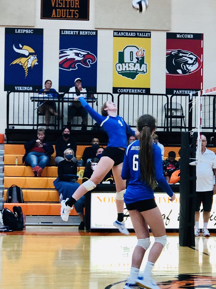 ElmwoodRoyalsVB's tweet photo. Royals VB traveled to North Baltimore tonight and โTamed the Tigersโ in a 3 set sweep! Varsity picks up their first win in the โJungle!โ JV Wins in two sets!
V:25-19 | 25-16 | 25-14
๐๐๐๐งน๐
JV:25-15 | 25-10
@ElmwoodAD
#RebuildReloadRevitalize
#AlwaysReppin
#QueensOfTheCourt https://t.co/40N1K5b7eg
