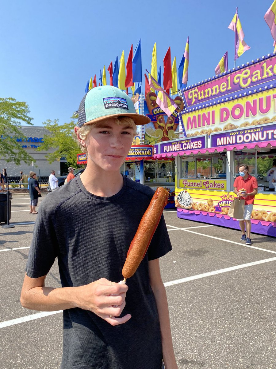 LinneaPratt3's tweet photo. Found some state fair glizzies. https://t.co/VZRgVcwAwp