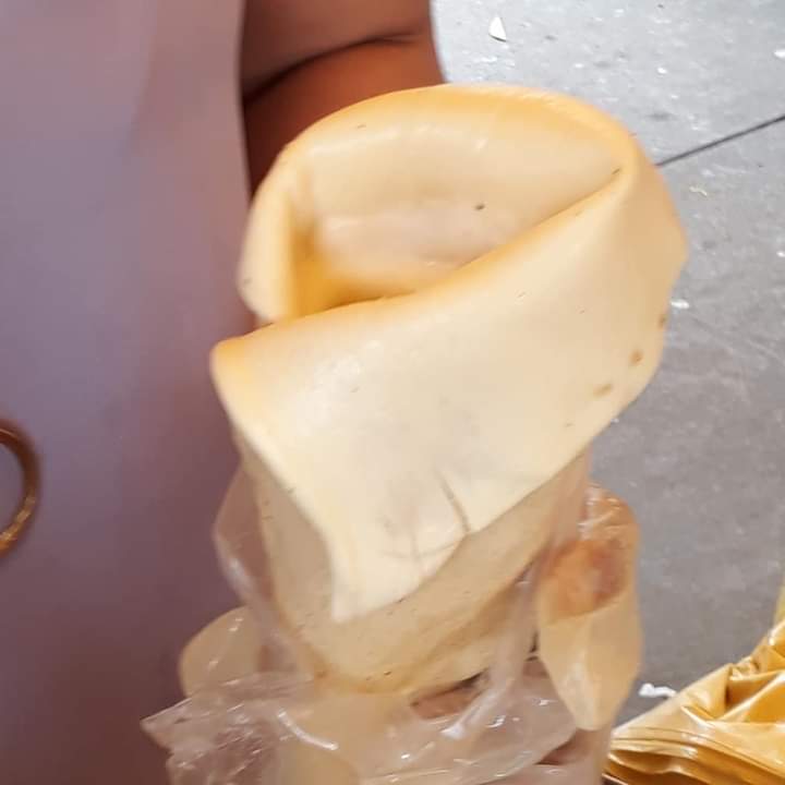 taniasandinista's tweet photo. Acompañarme a ver esta linda historia... 🤭😋😋

Quesillo nicaragüense. (Tortilla de maíz, queso en loncha fina o trenzado, cebolla encurtida, chile (opcional) y crema (nata)... Una divinidad total. Mi segundo plato favorito de Nicaragua, en mi top 5.

#PlatosTípicos
#PLOMO19 https://t.co/JVismM33Eg