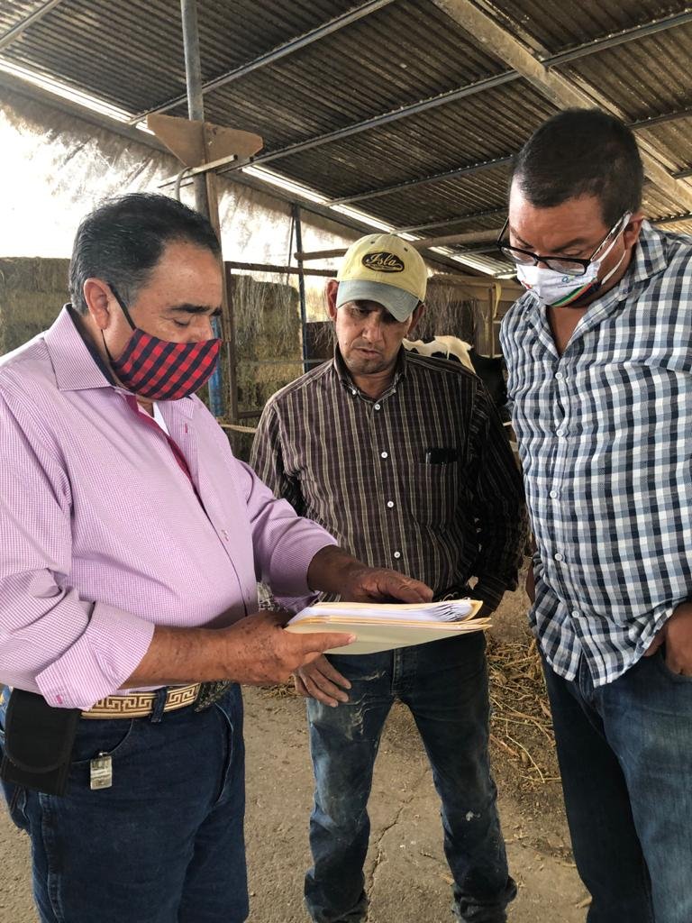 Siguiendo el protocolo de #OperativoEscudo, realice una gira de trabajo visitando a productores que habrán de comercializar #leche de #calidad para Centro de Acopio Liconsa de Tulancingo. <a href="/SEDAGRO_HIDALGO/">SEDAGROH</a> #FomentoLechero,  @Car_Muniz 
#SIALALECHE