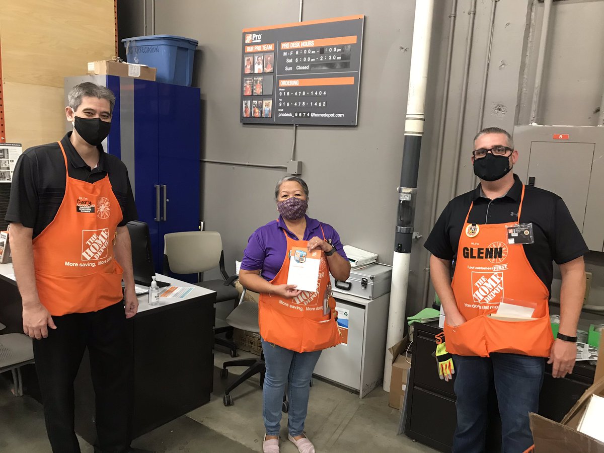 Cashier Eileen from the Elk Grove store 6674 being recognized for incredible GET behaviors! Thank you Eileen for all you do and congratulations on being selected as the stores CAM winner. 🥇 #GetInvolved