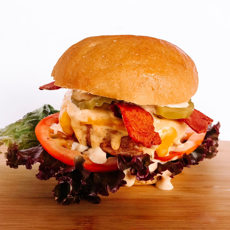 downtoearthhi's tweet photo. Power through Thursday with DTE Pearlridge's Mock Bacon Burger with Secret Sauce. This "meat-y" burger is an healthy option for those...order.downtoearth.org
#downtoearthhi #eathealthybehappy #veggieburger #epicburger #plantbased #hawaii #healthygrindz #hawaiigrindz #hawaiieats https://t.co/WT8EnD2wDr