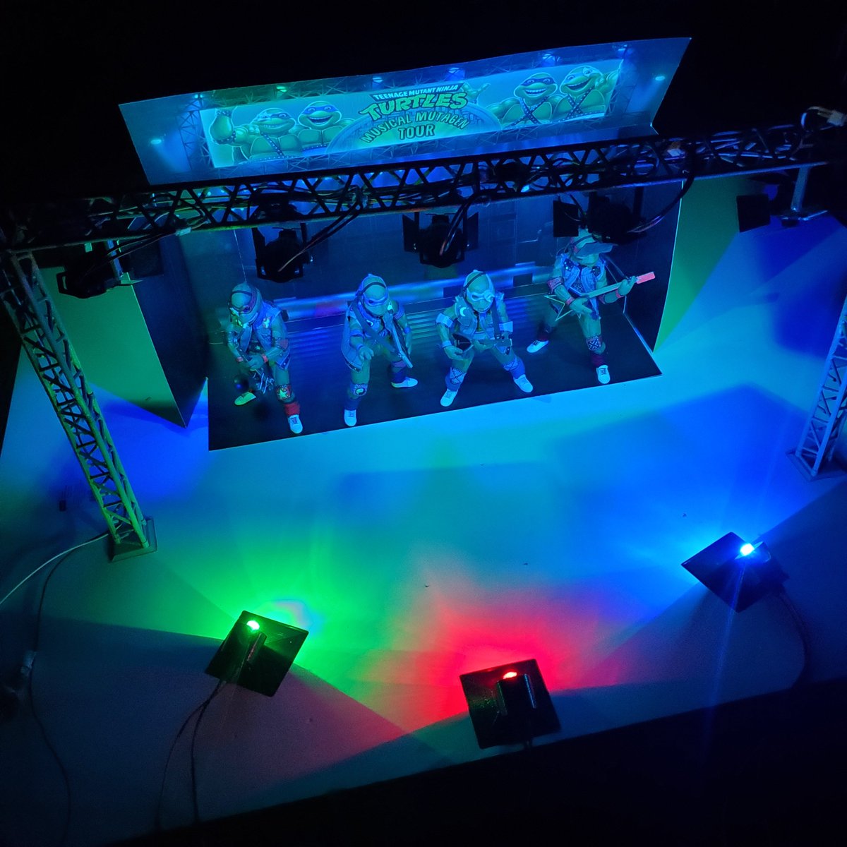 TechnCollect's tweet photo. Think this is the last one tonight, thank you all for your support!
#FrontRow #FanMade
#TrussMe #TechNCollect #3D #3dprint #3dmodel #lighting #toyphotography #TMNT #Turtles #SDCC #ACBA #actionfigure #music #musictour #scalemodel #mutagentour #90s #toys https://t.co/Dh7x0xOz5L