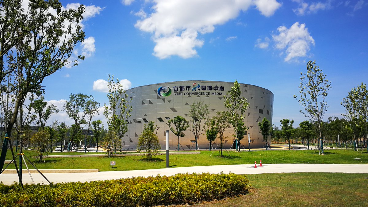 szliantronics's tweet photo. 3 sets of #LianTronics #finepitch #LED walls have put into use in YiDu #ConvergenceMedia Center! 110% NTSC color gamut, 2500-10000K color temperature, nanosecond responding and more contribute to ultra-camera-friendly #broadcasting without buffer. #broadcastingsolution #AVTweeps https://t.co/np1qoyjt6R