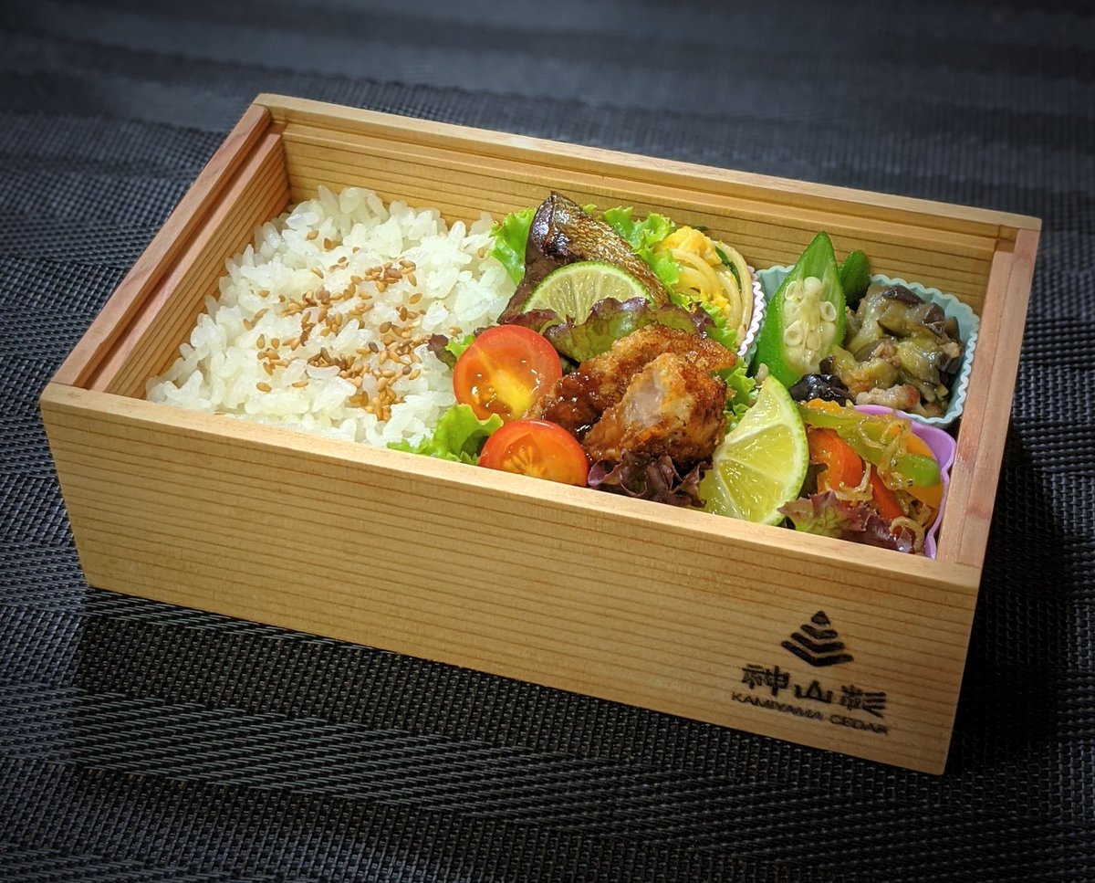 週末は断捨離して部屋を整えよう🎵
#トンカツ
#ぶり照り焼き
#彩りピーマンじゃこ炒め
#ニラ玉パスタ
#オクラ茄子ネギだれ和え
#家のトマト
#徳島すだち
#シンプルな暮らし