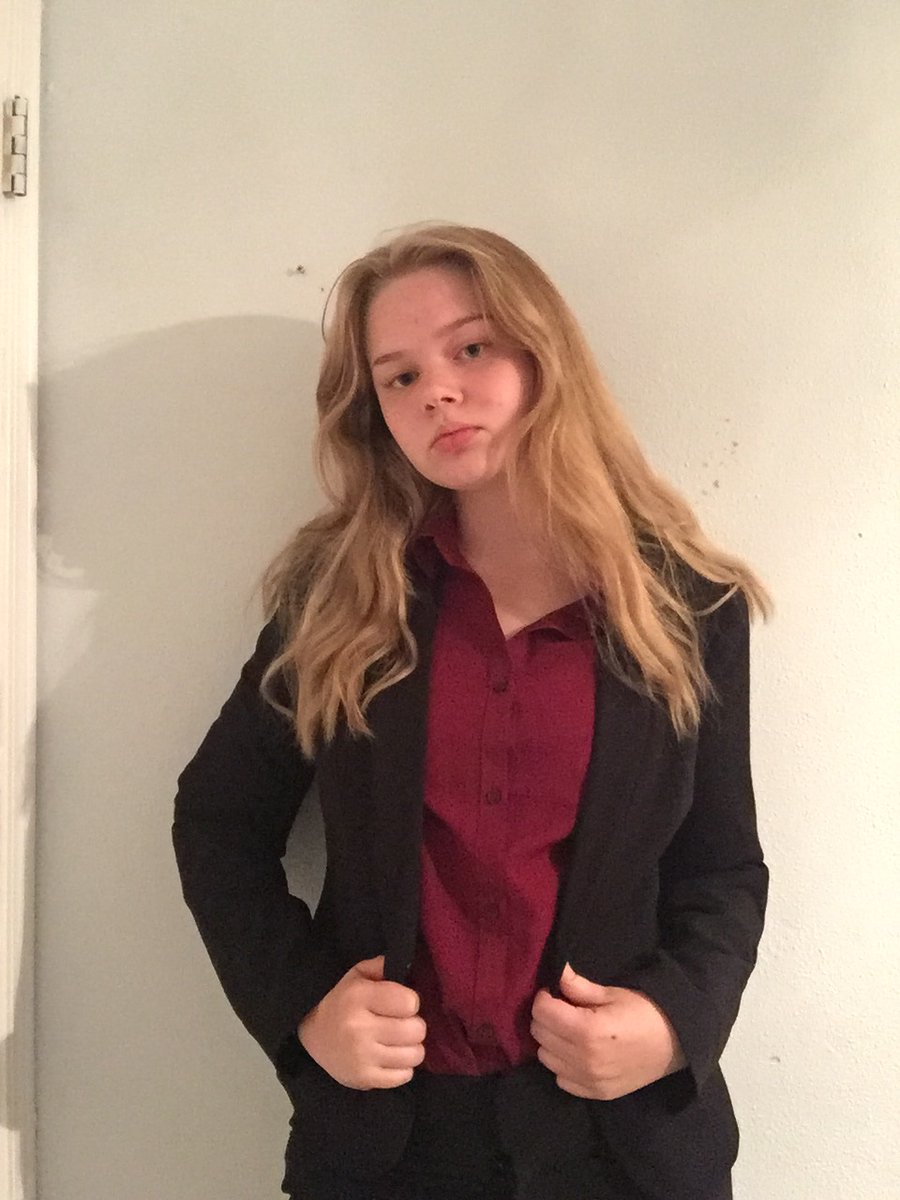 YepImLex's tweet image. I don’t know how to act anymore now that’s i have a suit