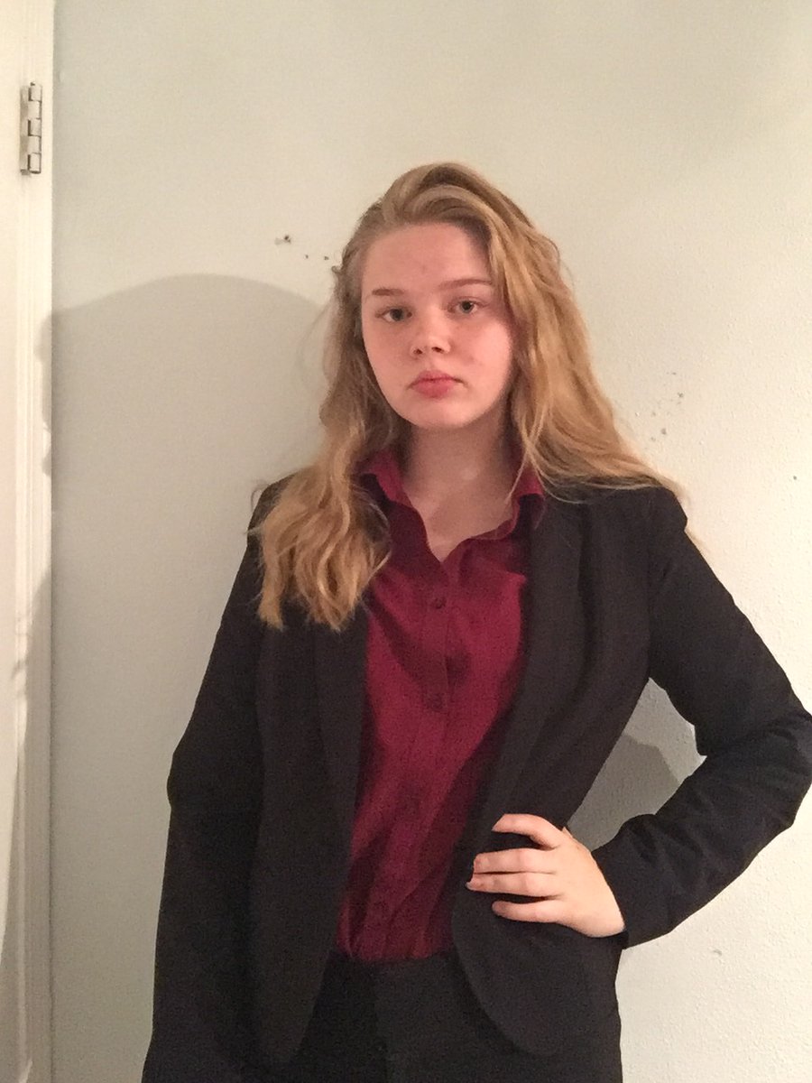 YepImLex's tweet image. I don’t know how to act anymore now that’s i have a suit