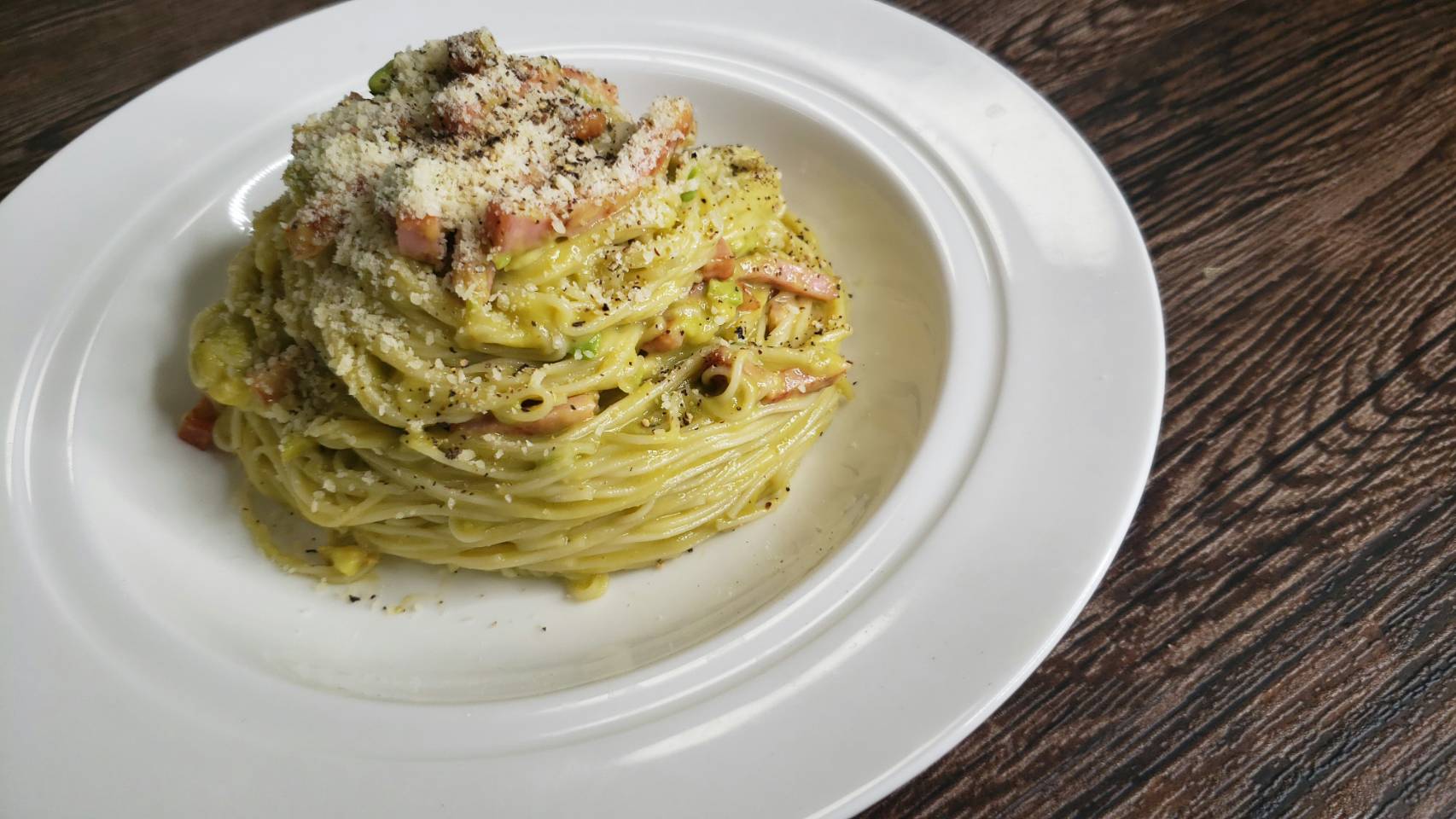 リュウジ 料理のおにいさんバズレシピ 超濃厚なのにさっぱり 素麺に飽きた皆様に是非作っていただきたい逸品 アボカドカルボ そうめん アボカド1 2個 オリーブ油大2 コンソメ小1 卵黄1個 レモン汁小1 2 塩少々 炒めたベーコン40gを混ぜ 素麺100gを