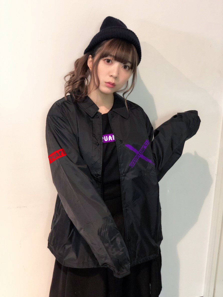 gekirock_shop's tweet photo. "BanG Dream!"とゲキクロのコラボレーション第2弾復刻版を期間限定で予約受付中！
https://t.co/froWOqNwu0

Poppin'Party 市ヶ谷有咲役 伊藤彩沙さんのSQUAREコラボ着用画像公開！

Poppin'Party、Roselia、RAISE A SUILEN各メンバーの限定コラボ・アイテムを必ずGETできる予約は8/31まで！ https://t.co/vfQyx5lJkp