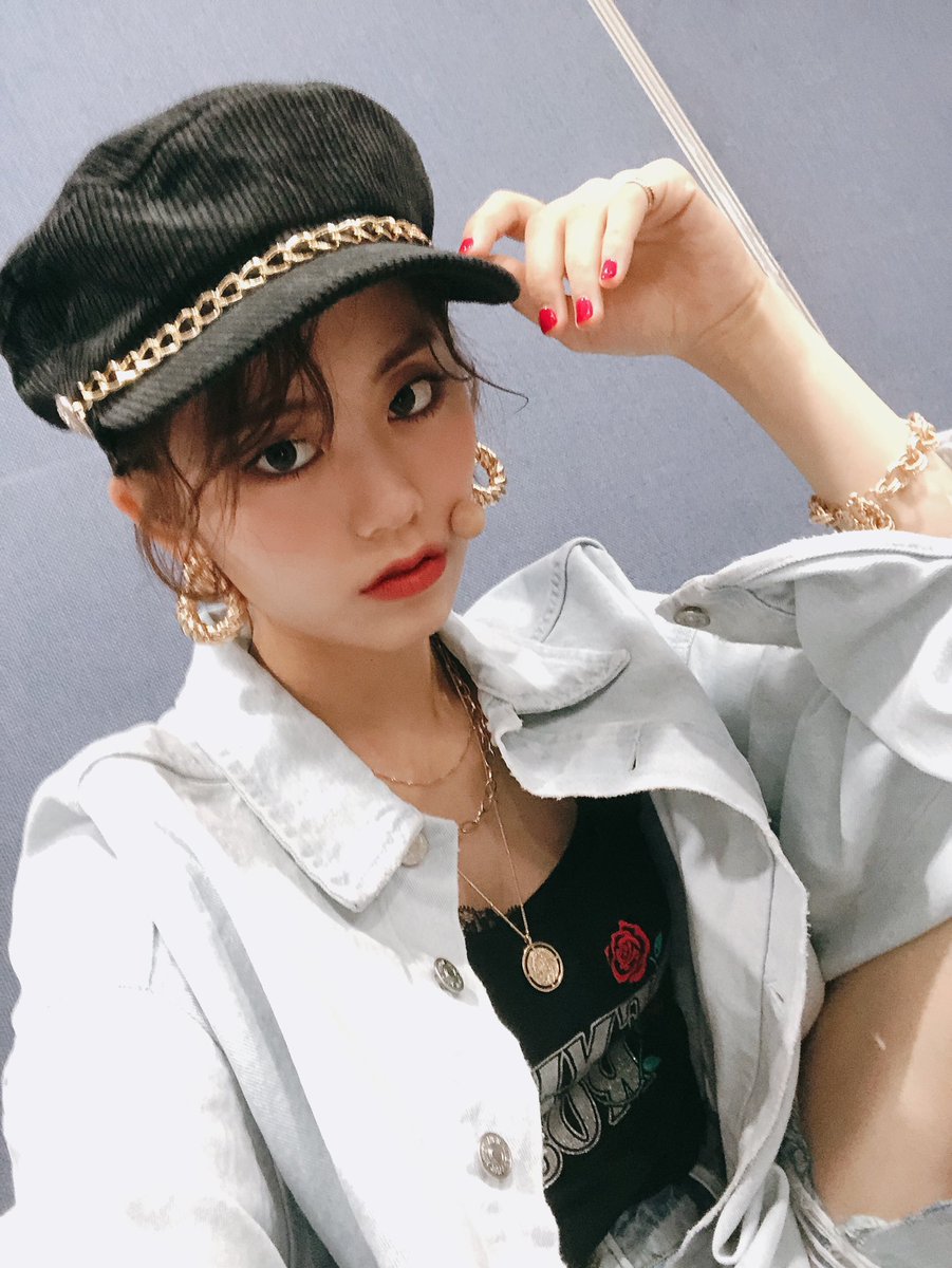 키링 ㅋㅋㅋㅋㅋㅋ 나만 이때의 나 엄청 앳되고 어려보이나요? ㅋㅋㅋㅋㅋ
흠.. 세월이란..ㅋ

#🌈