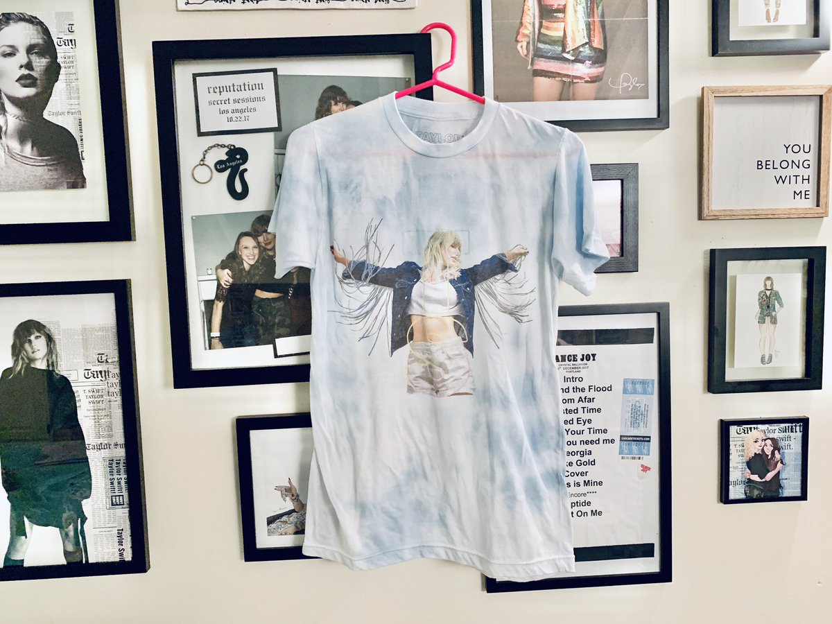 Okay Swifties, we’re moving so I’m trying to let some items in my closet go, and per several requests, I’m listing merch items here first. Please let me know if you’re interested in anything! I can ship internationally  items and prices in the thread below 