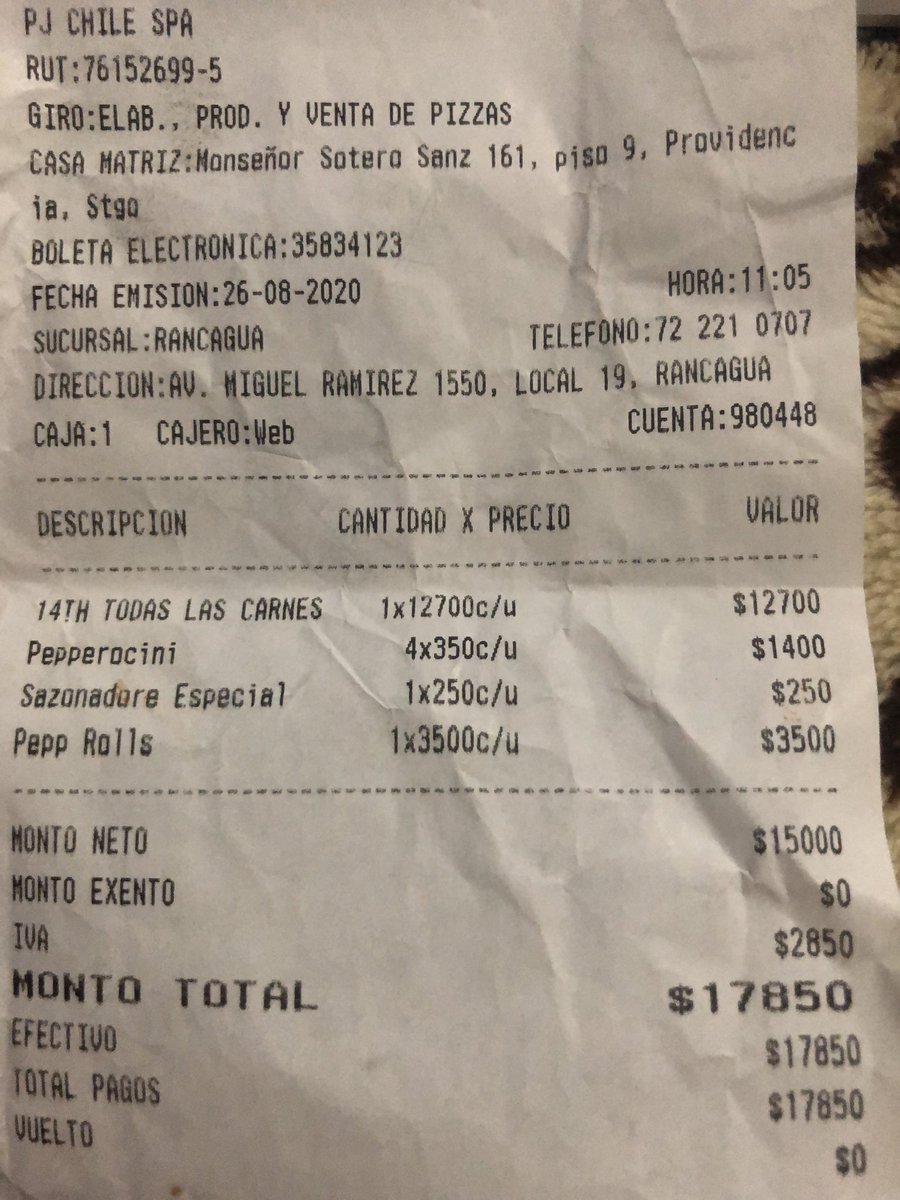 pipe_cs's tweet image. Me encantan las Pizzas de @papajohnschile pero que te lleguen así los complementos lo encuentro de pésimo gusto... da la impresión que estuviese mordido..  me siendo muy molesto!!