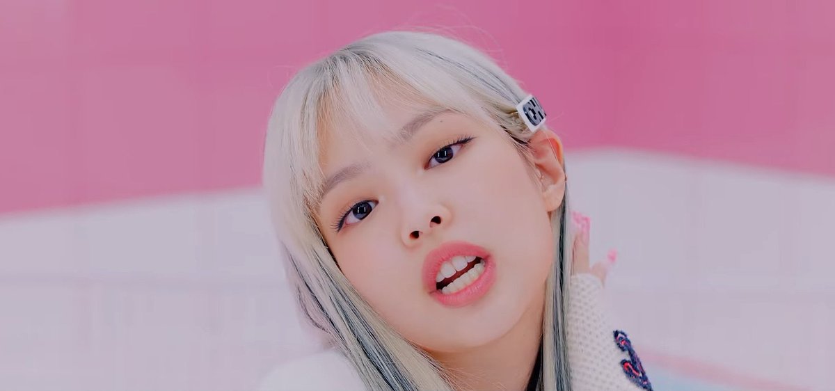 ClaireVia tweet media