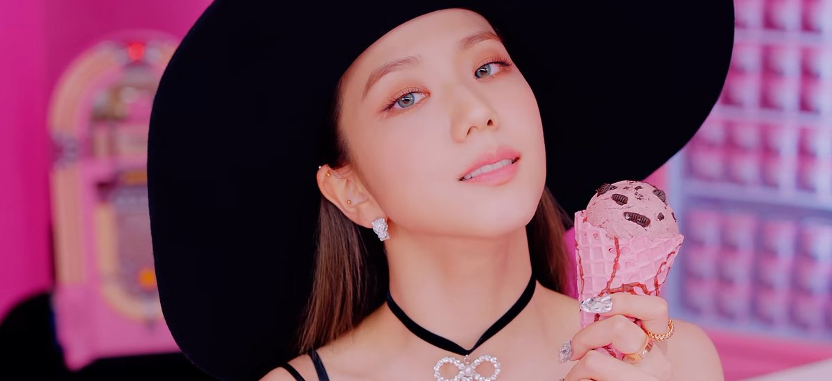 jnkjisoo's tweet photo. KIM JISOO EVERYONE https://t.co/6G0EdYBsO4