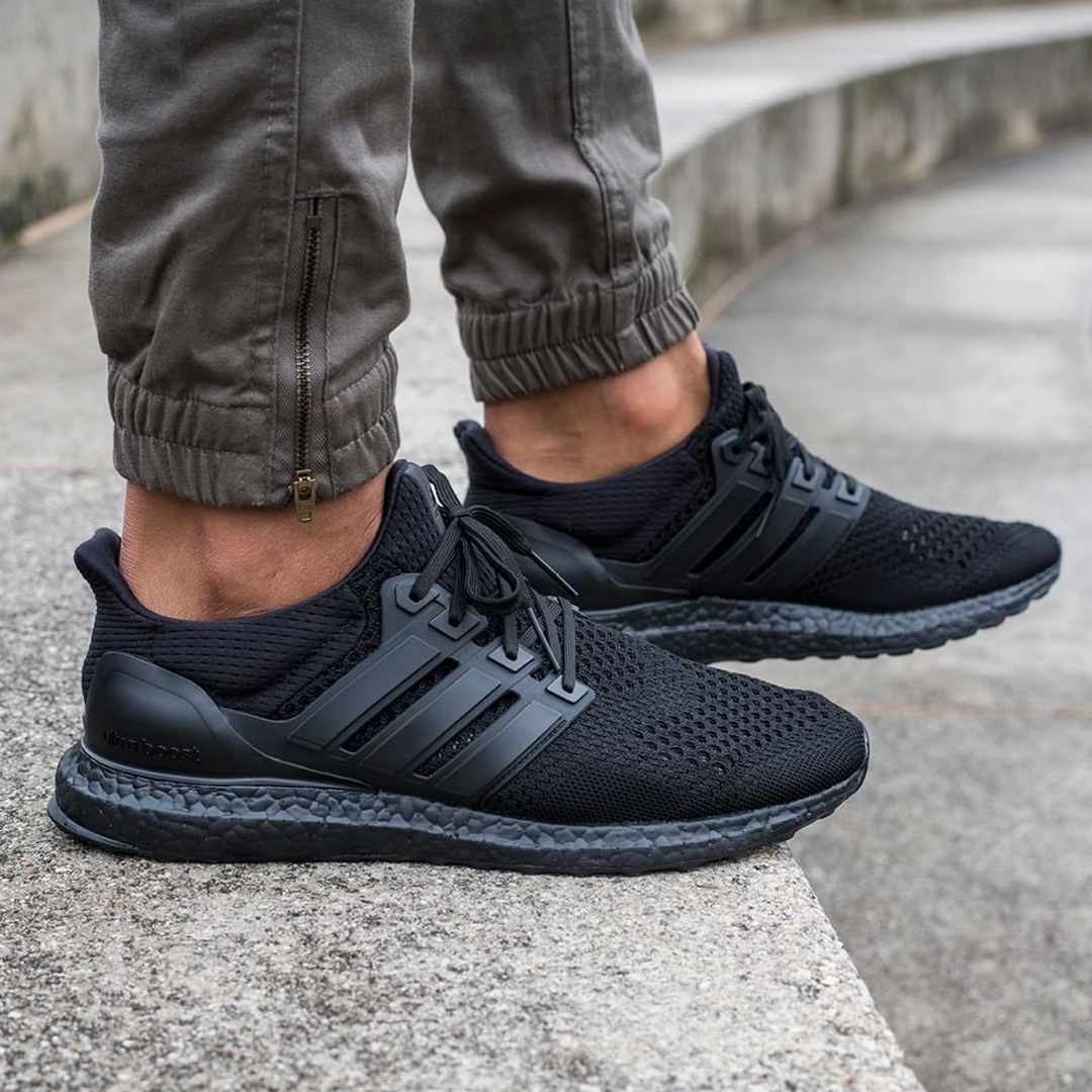 ultra boost 1.0 black on feet