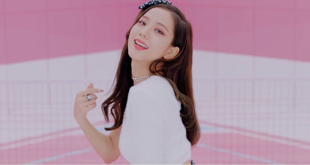 chaesoofeed's tweet photo. THE VISUAL QUEEN https://t.co/ErKm43Nk17