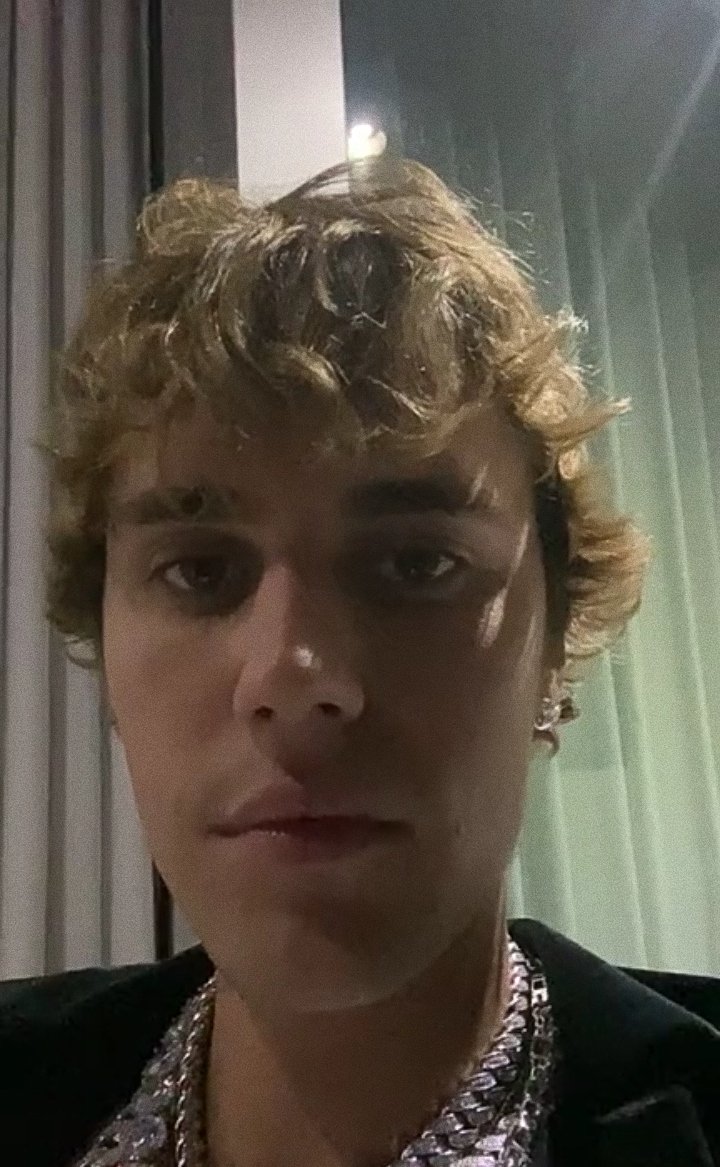 drewsyou's tweet photo. Ele está muito fofo com esse cabelo 🥺 https://t.co/TNsl0zGJbr