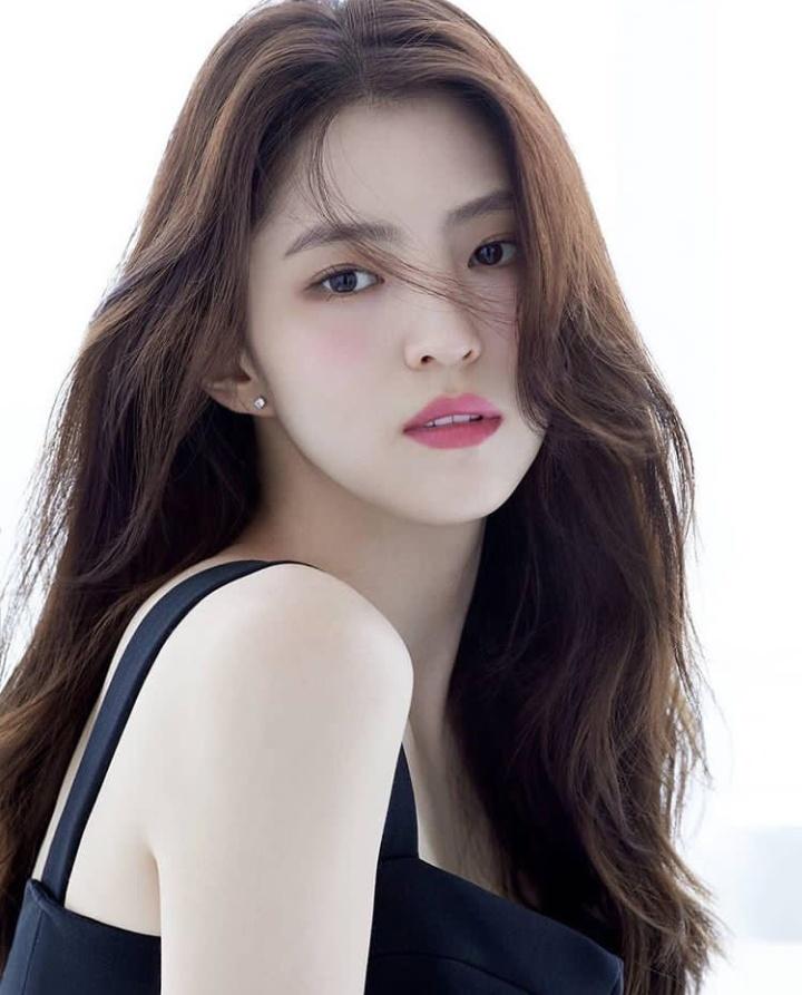  #HanSoHee• 25 years old (Nov 18, 1994)Latest drama: The World of the Married