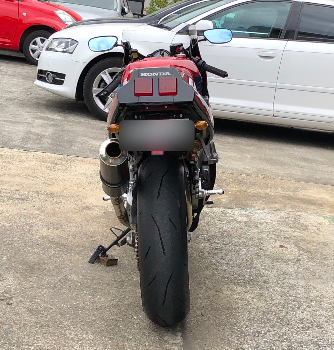 KagtbNob's tweet photo. 暑過ぎ💦あ
タイヤ変えてから乗ってない😭
#暑いの嫌い
#サーキット行きたい
#pirreli 
#vfr400r
#nc30 https://t.co/UBfdlsntrJ