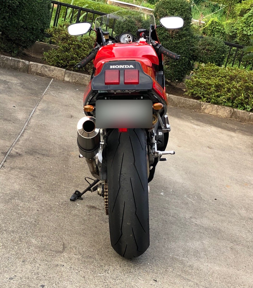 KagtbNob's tweet photo. 暑過ぎ💦あ
タイヤ変えてから乗ってない😭
#暑いの嫌い
#サーキット行きたい
#pirreli 
#vfr400r
#nc30 https://t.co/UBfdlsntrJ