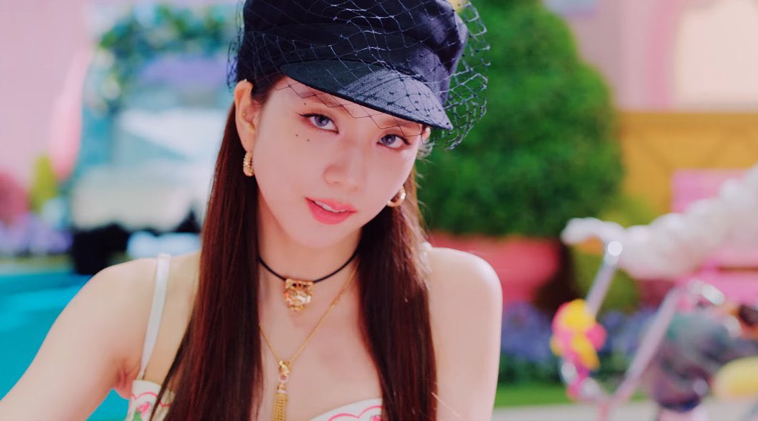 fatim4ngo's tweet photo. ¿QUÉ PASA, MI REINA? ¿EL MUNDO NO TE VALORA COMO LA TREMENDA VOCALISTA QUE ERES?

Jisoo deserves better. #IceCream https://t.co/A9wRs2v0pX