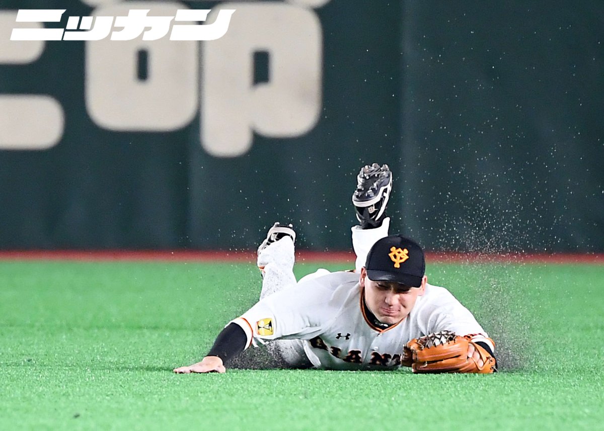 日刊スポーツ 巨人担当 巨人 ー 中日 東京ドーム 3回1死一 二塁 センターの 丸佳浩 がダイビングキャッチ 撮影 玅見朱実 ジャイアンツ Giants プロ野球 G党 ファインプレー 日刊スポーツ 巨人担当 巨人 ー 中日 東京ドーム 3回1死一 二塁 センターの 丸佳浩 がダイビングキャッチ 撮影 玅見朱実 ジャイアンツ Giants プロ野球 G党 ファインプレー