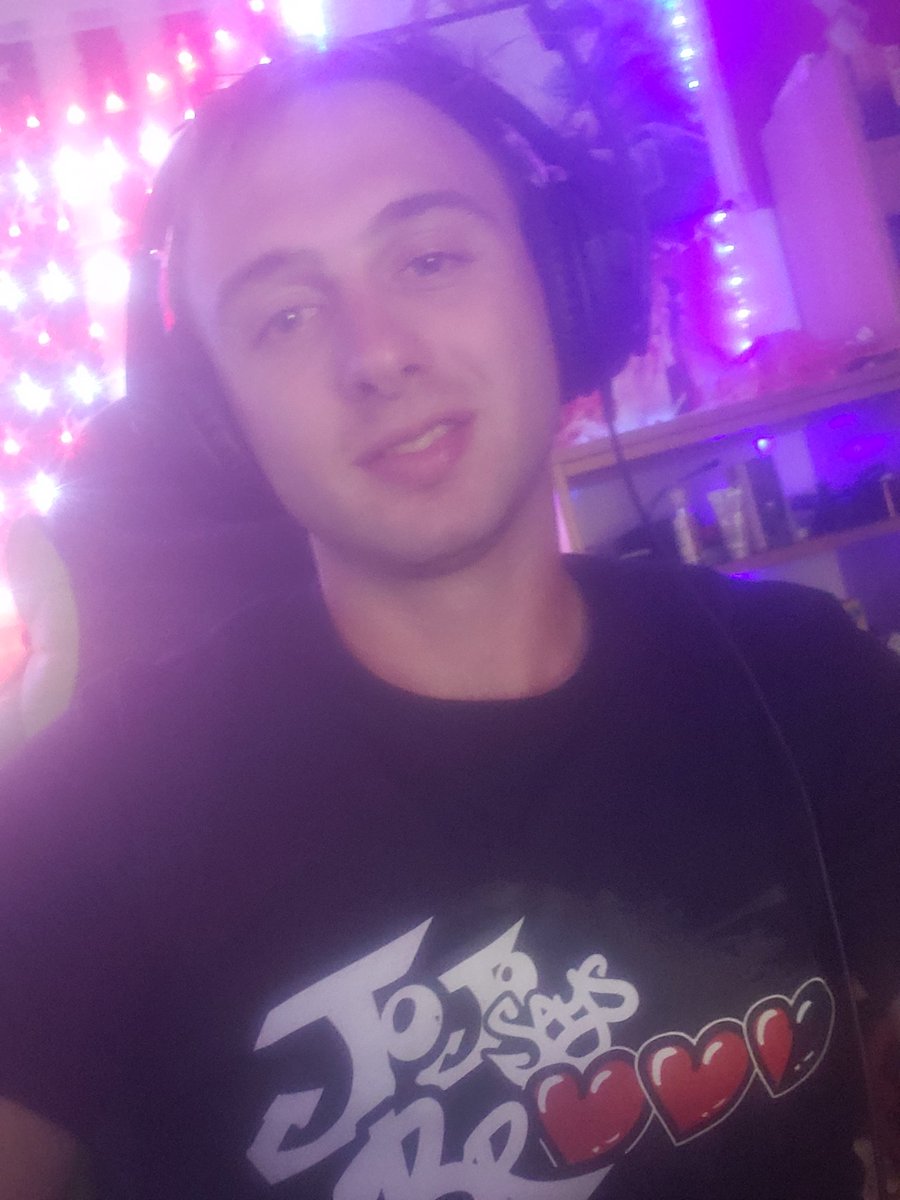 DarthRejects's tweet photo. Bouta hop on that #warzone repping my new sexy @JOJOsaysbreee shirt 👀👀 https://t.co/lFB0wfAhRu